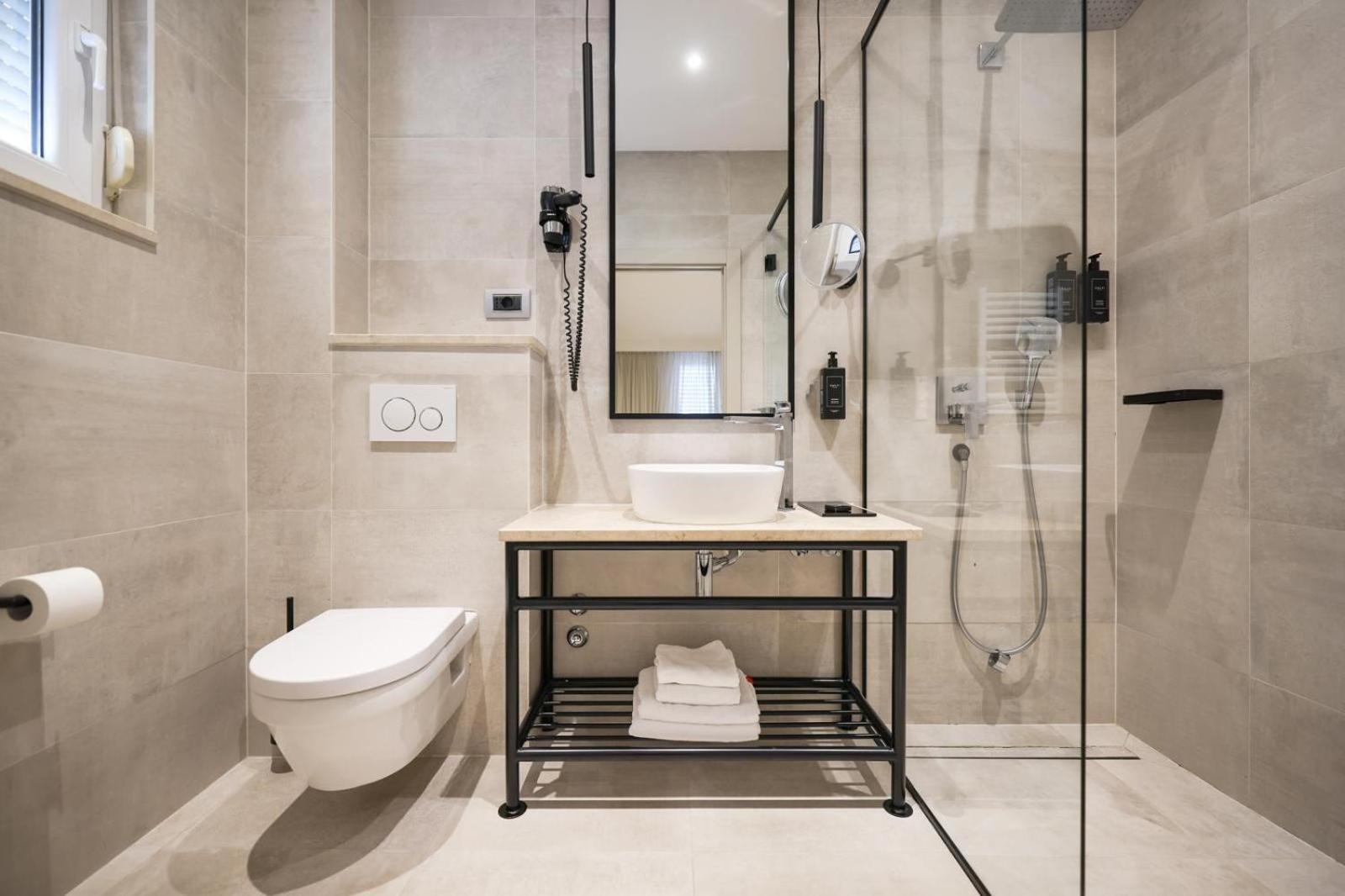 Rooms & Restaurant Matanovi Dvori ซูโกชัน ภายนอก รูปภาพ