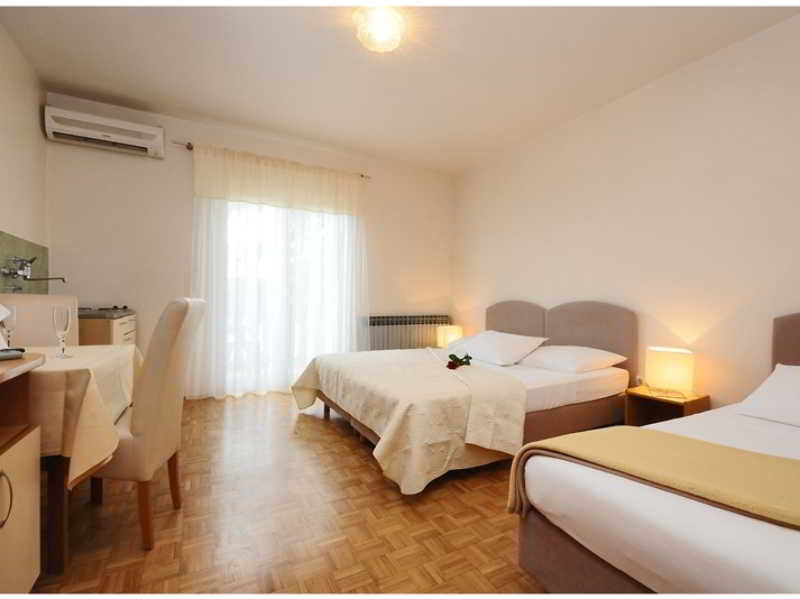 Rooms & Restaurant Matanovi Dvori ซูโกชัน ภายนอก รูปภาพ