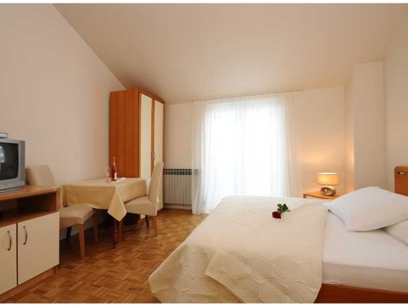 Rooms & Restaurant Matanovi Dvori ซูโกชัน ภายนอก รูปภาพ